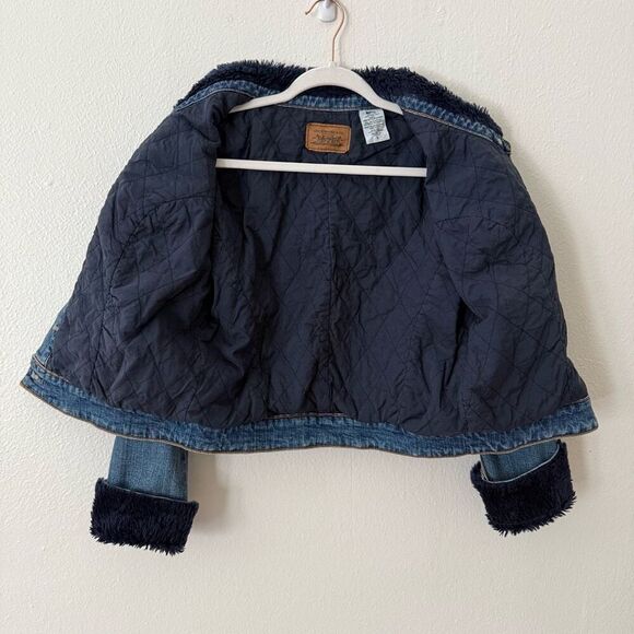 Brand New Levi's Women's Size Small Fauc Fur Collared Denim Trucker Jacket - Picture 7 of 11